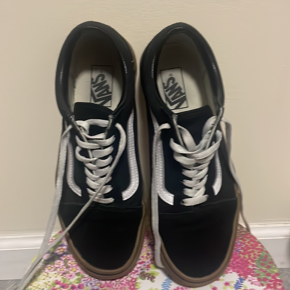 Vans Knu Skool Shoes the KnuSkool is a modern interpretation of a classic 90s - Picture 3 of 9